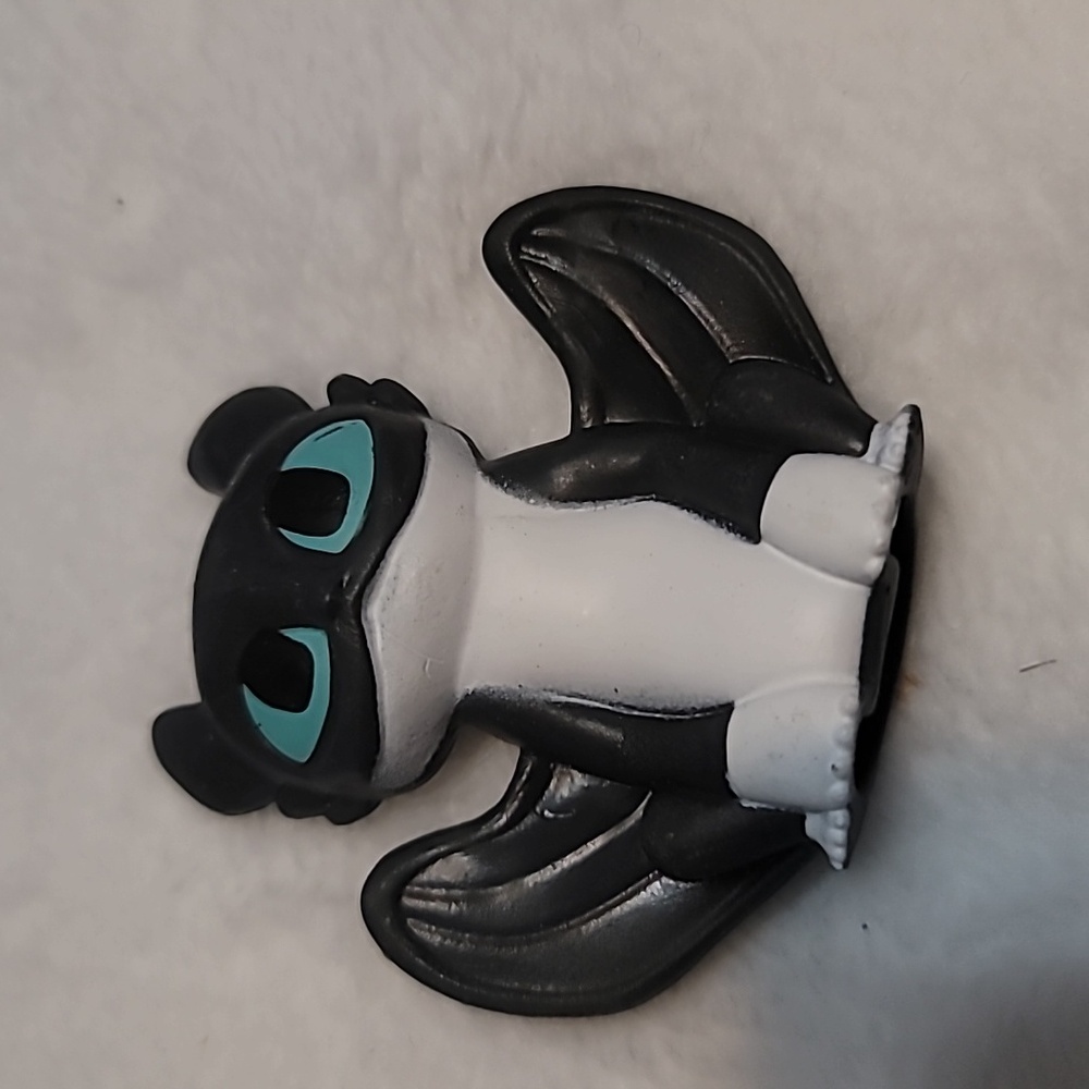 DreamWorks Dragons Mystery Dragon,flat mini-figurine fury toy w/o comp. (Black)